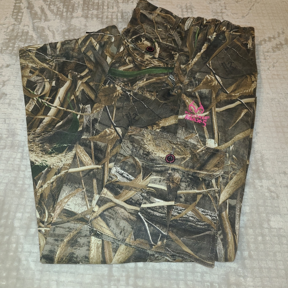 Realtree Womens Camo Cargo Pants with Pink Logo Accent Size L